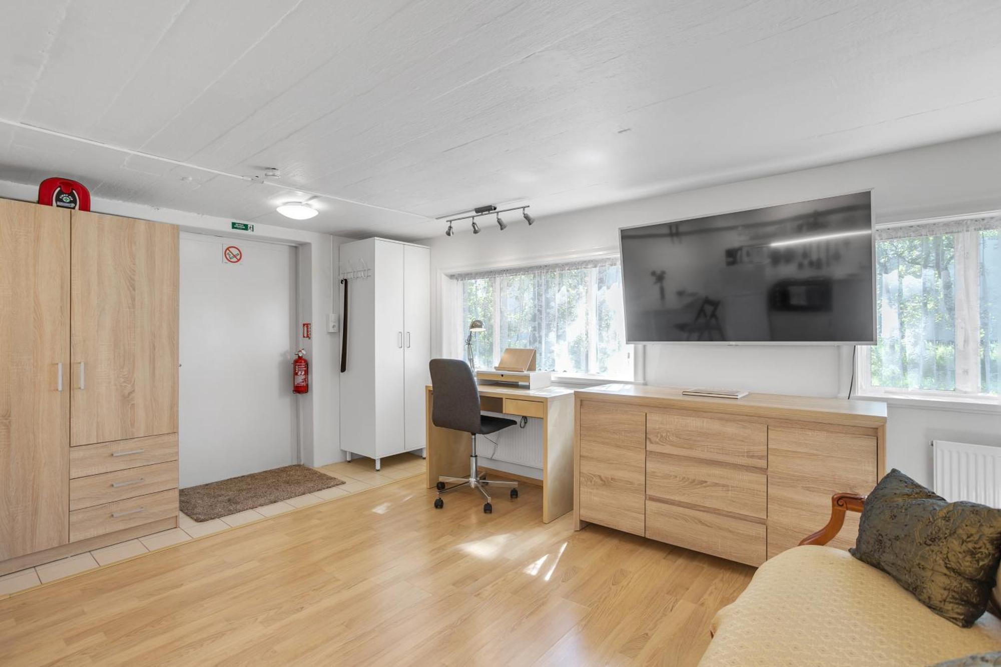 Lara Studio: Laugardalur Valley Retreat with Private Entrance and Parking Reykjavik Exterior photo